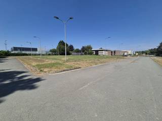 <p>Strategically located parking lot of approx. 6,185 m², currently fitted out with 133 parking spaces. Thanks to its location in Zaventem, close to Brussels Airport and the main motorways (E40, E19, R0), the site is ideally suited for, among other uses, staff parking or temporary vehicle storage.</p>
<p><strong>Assets:</strong></p>
<ul>
<li>Plot surface: approx. 6,185 m²</li>
<li>133 fitted parking spaces</li>
<li>Immediately available</li>
<li>Excellent accessibility via the E40/E19/R0 and Brussels Airport</li>
<li>Flexible use depending on your activity</li>
</ul>
<p><strong>Terms:</strong></p>
<ul>
<li>Lease term: maximum 2 years</li>
<li>Rent: on request, depending on the intended use</li>
<li>Please note: a municipal parking levy may apply in Zaventem, depending on the use</li>
</ul>
<p>Interested or need more information? Contact us without obligation at <strong>02.462.32.00</strong>.</p>