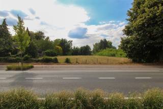 Plot of land on an area of 5784.07 m² This beautiful piece of land offers several possibilities. Located on the Grote Steenweg in Nijlen, near all...
