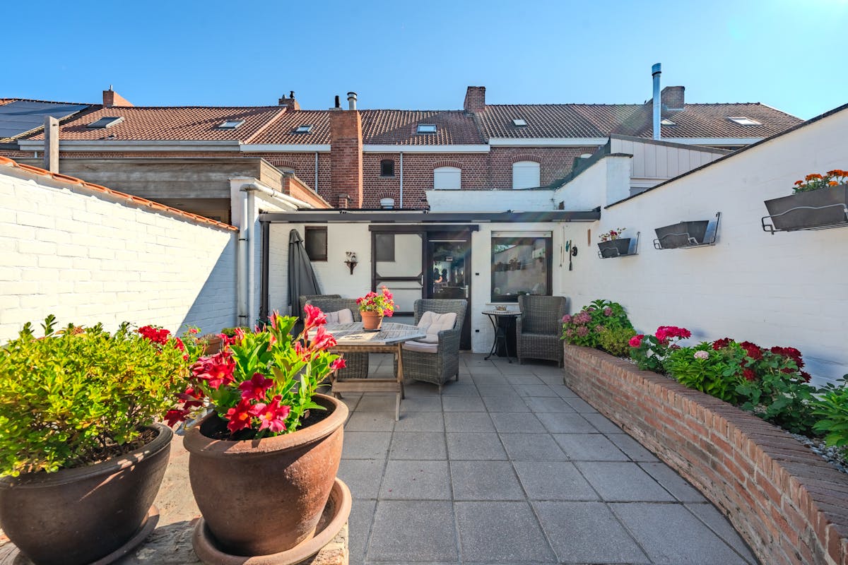 Huis te koop in Ieper met zongerichte tuin én garage - foto 5