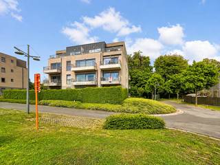 Central and quiet location in the center of Aalter. Shops, restaurants, schools, etc... are within walking distance. In addition, the proximity to...