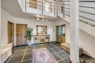 Meer info op www.claeswillems.be Gelegen in een doodlopende straat bevindt deze in 2024 gerenoveerde woning zich op een volledig omheind perceel...