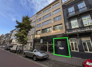 Ondergrondse garagebox te huur op niveau -1, ideaal gelegen in het hart van Antwerpen. De garage bevindt zich direct aan het begin van de oprit...