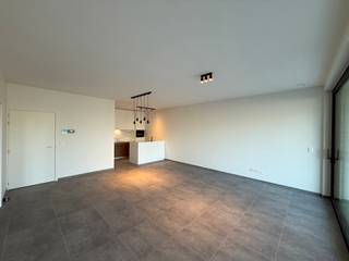 Gelijkvloers appartement met 1 slaapkamer in het hart van Retie. Dit moderne nieuwbouwappartement biedt een comfortabele en...