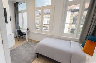 Ontdek deze instapklare en lichtrijke studentenkamer, gelegen op de tweede verdieping van een authentiek, kleinschalig gebouw met slechts...