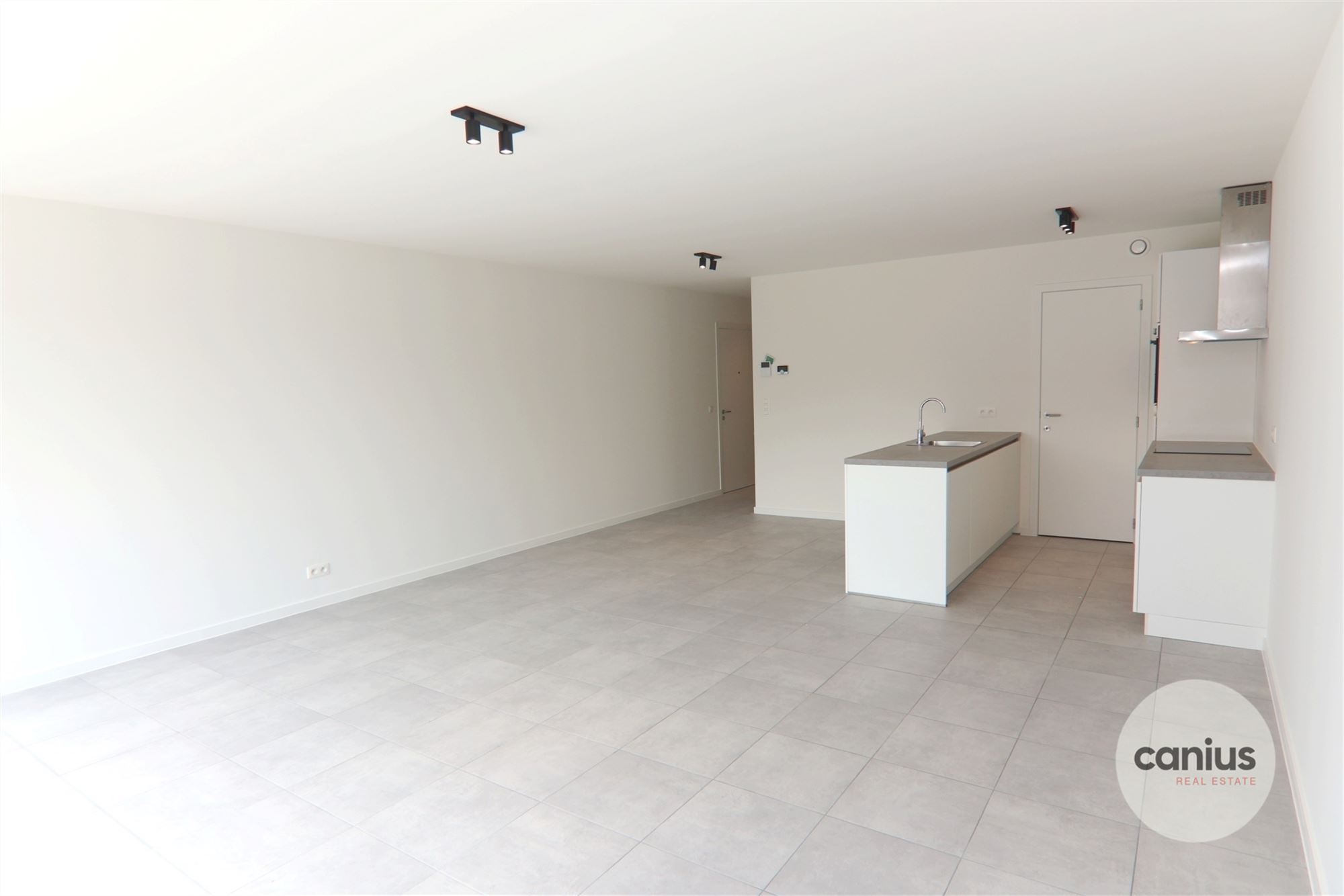 GESCHILDERD NIEUWBOUWAPP. IN HARTJE HASSELT MET 2 SLKS + TERRAS &amp; PARKING - foto 4