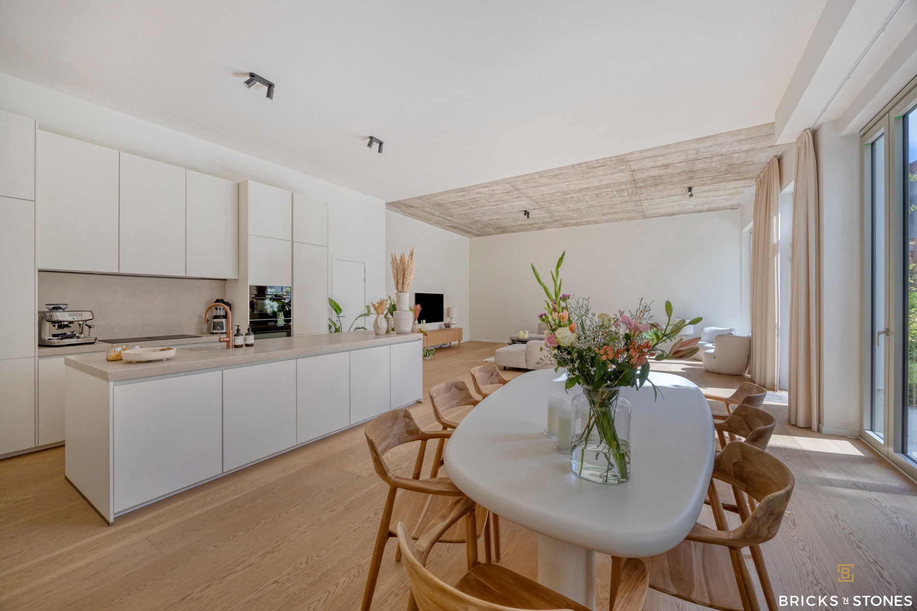 Verborgen parel: gelijkvloers appartement met terras - foto 1