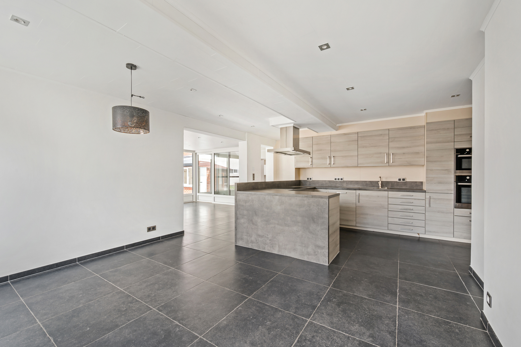 Gerenoveerde woning (4 slpk) met dubbele garage en 3 badkame - foto 4