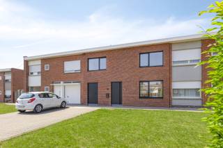 Op zoek naar een nieuwe stek in Ledegem? Dan is deze gerenoveerde woning dé ideale kanshebber!Deze instapklare woning onderging in '2024 -'25 een...