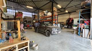 Unité PME nouvellement construite de 196 m² à vendre, très bien située près de la très animée Assesteenweg avec un accès facile aux autoroutes E40...