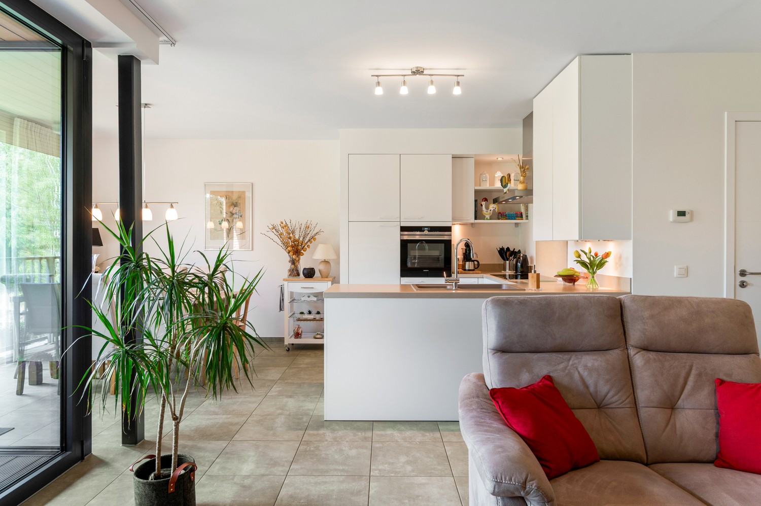 Recent appartement met 2 slaapkamers, overdekte terrassen en gemeenschappelijke tuin - foto 4