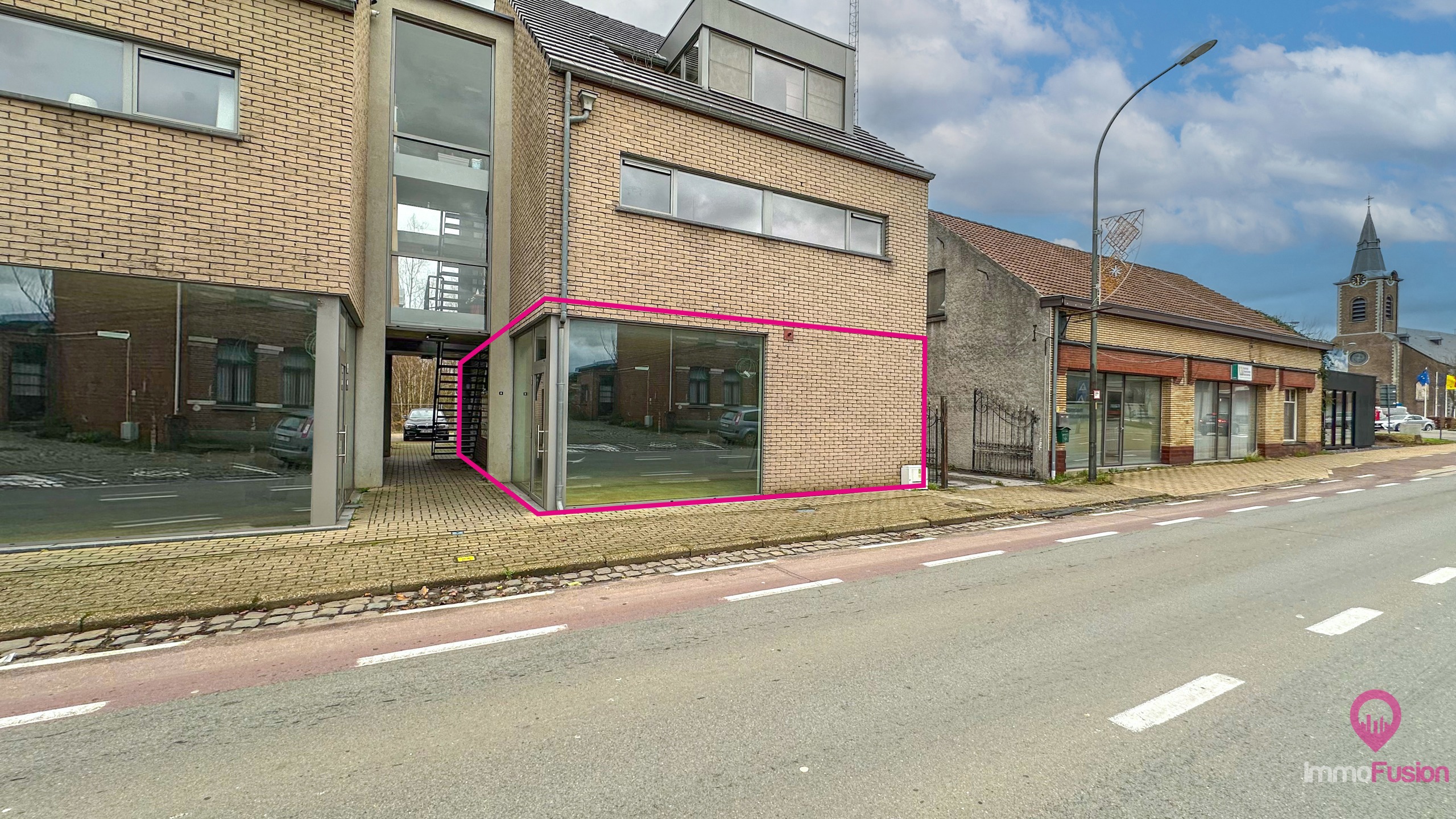 Uitstekend gelegen handelspand met 135m² in hartje Koersel! - foto 1