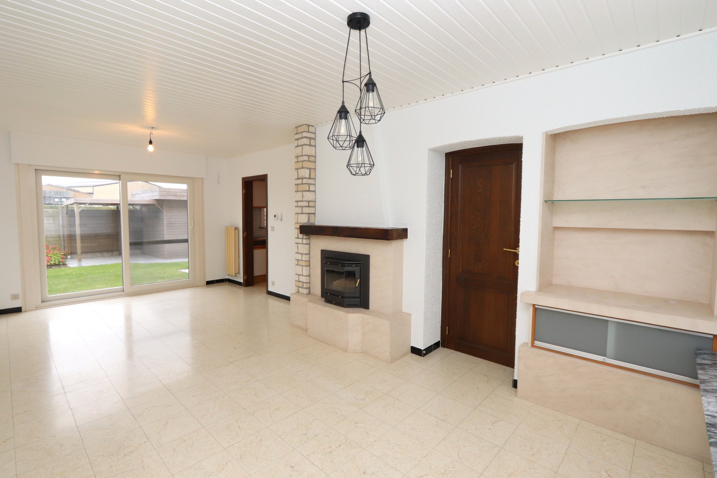 GEZINSWONING MET 4 SLAAPKAMERS EN GARAGE - foto 2