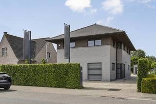Ontdek deze alleenstaande moderne woning gelegen in Veldegem, op een gunstige en vlot bereikbare locatie. Deze vrijstaande woning, momenteel...