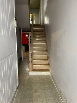 <p><span>Te renoveren woning, goed gelegen vlakbij het park van Boom en op wandelafstand van de scholen. Op het gelijkvloers is de living, eetplaats, keuken en berging. Aansluitend een overdekt terras en tuin met uitweg naar Spoorweglaan. Op de 1° verdieping zijn er 3 slaapkamers en badkamer. Zolderkamer/4°slaapkamer is bereikbaar met een vaste trap. Verder is er nog een droge kelder. </span></p><p><span> </span></p><p><span>EPC: 596 kWh/m²jaar</span></p><p><span>Elektrische installatie: niet conform</span></p><p><span> </span></p><p><span>Stedenbouwkundige inlichtingen in aanvraag.</span></p><p><span> </span></p><p><span>Voor meer inlichtingen, een bezoek of een vrijblijvende waardebepaling van uw eigendom mail naar info@vastgoedclement.be. of bel naar 03/866 16 61.</span></p><p><span> </span></p>