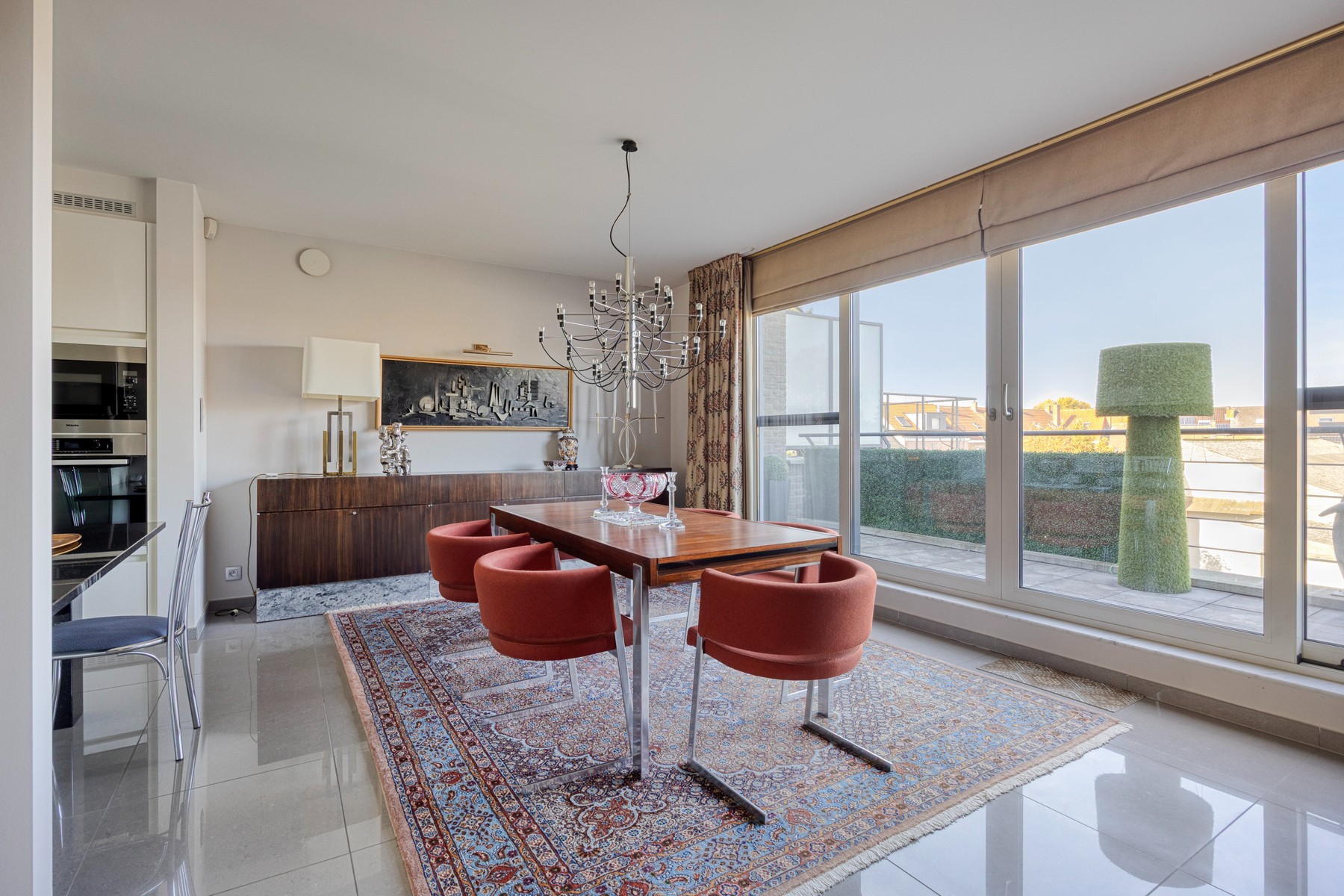 Beautiful penthouse with timeless architecture in excellent condition - photo 1