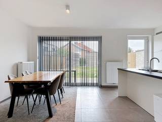 Grote Baan 226/D: BEN-woning met indeling als volgt: 

Inkomhal met vestiaire en gastentoilet, lichtrijke leefruimte met een open moderne keuken (vaatwasmachine aanwezig), praktische berging met aansluiting wasmachine, charmante tuin met carport. Via de carport heeft u direct toegang tot de woning. 3 ruime slaapkamers, badkamer met bad en douche, ruime zolder met vaste trap. 

Beschikbaar vanaf 1/11
€1250 
