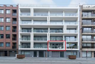 Welkom bij dit schitterende nieuwbouw appartement, gelegen op een toplocatie op slechts 100 meter van de zee en op 500 meter van het...