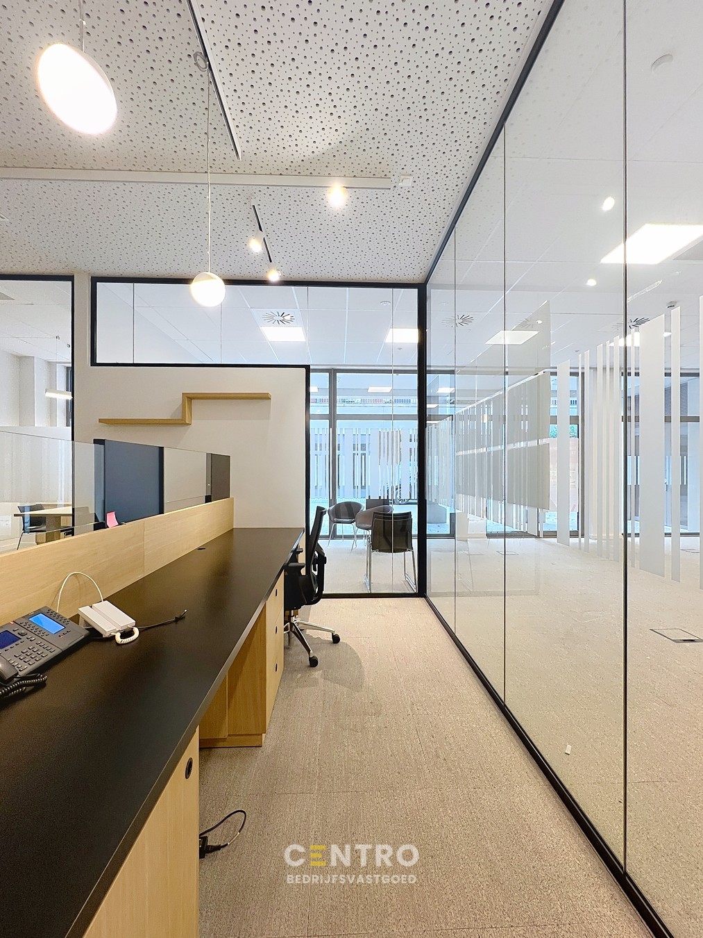 Modern kantoor op een rustige, vlot bereikbare locatie te Roeselare, ideaal voor vrije beroepen en zelfstandigen. - foto 4