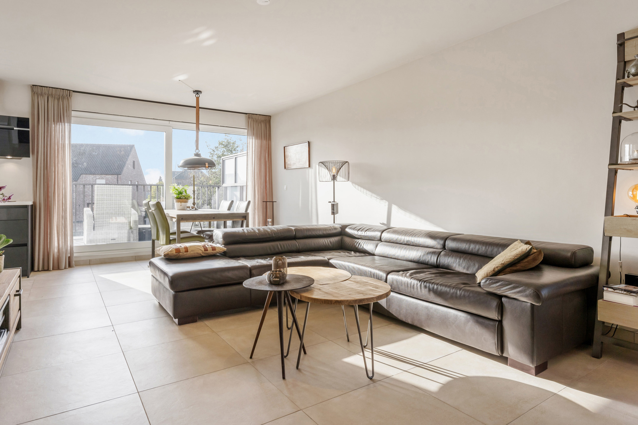 Recent duplex appartement met 2 parkings te Zichen - foto 3