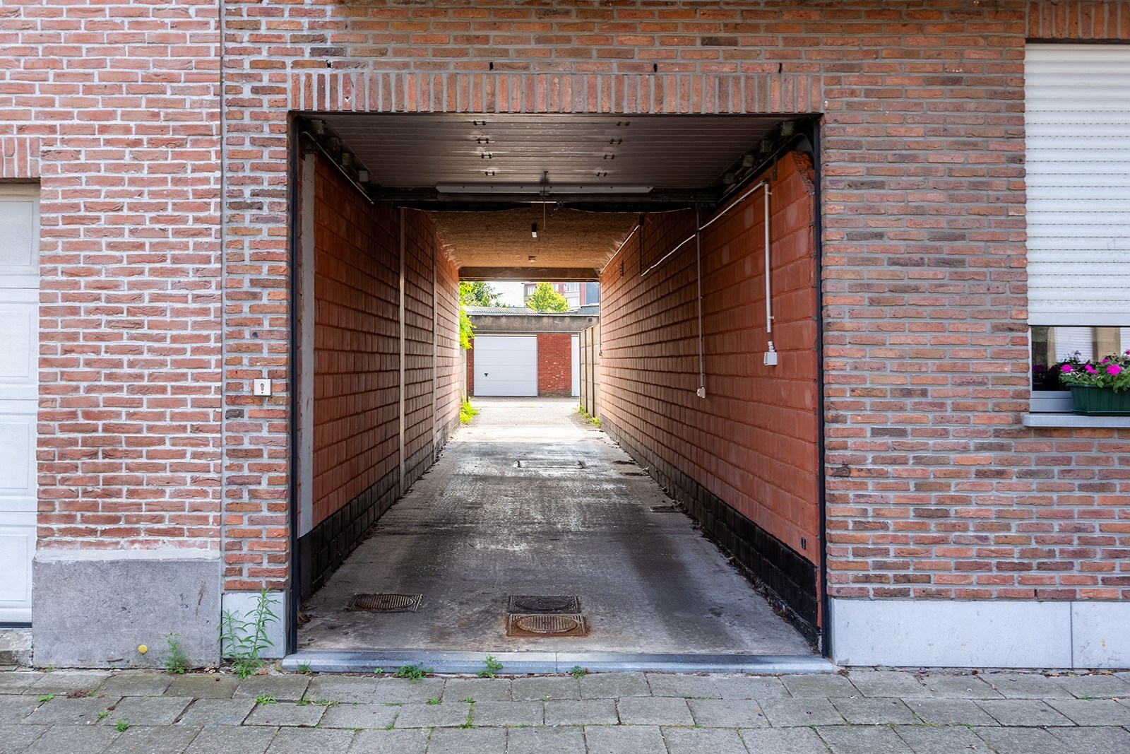 Opbrengsteigendom met 6 appartementen en 9 garageboxen - foto 4