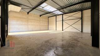 Nieuwbouw KMO-unit van 258 m² met privatieve parkeerplaats te huur. Fenomenaal gelegen aan de rand van Brussel te ZELLIK, nabij de bedrijvige...