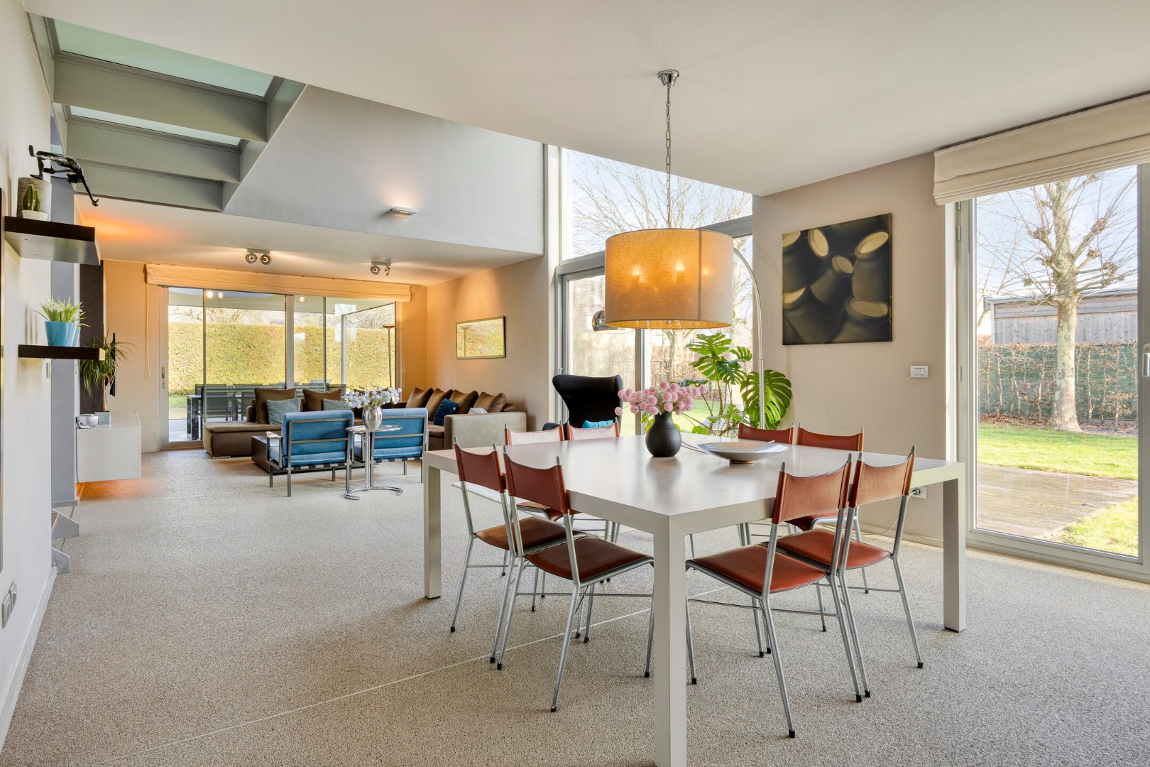 Moderne, ruim ingedeelde woning op een mooi perceel van 13 are met zwembad. - foto 4