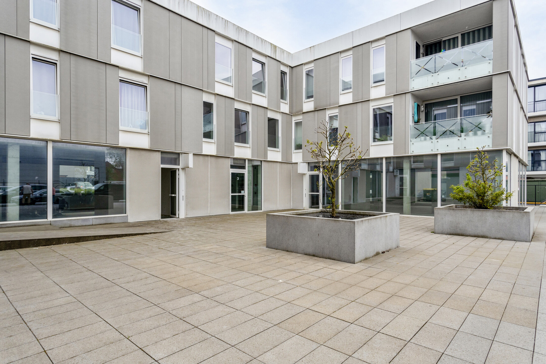 Nieuwbouw commercieel gelijkvloers met grote raampartijen - foto 5
