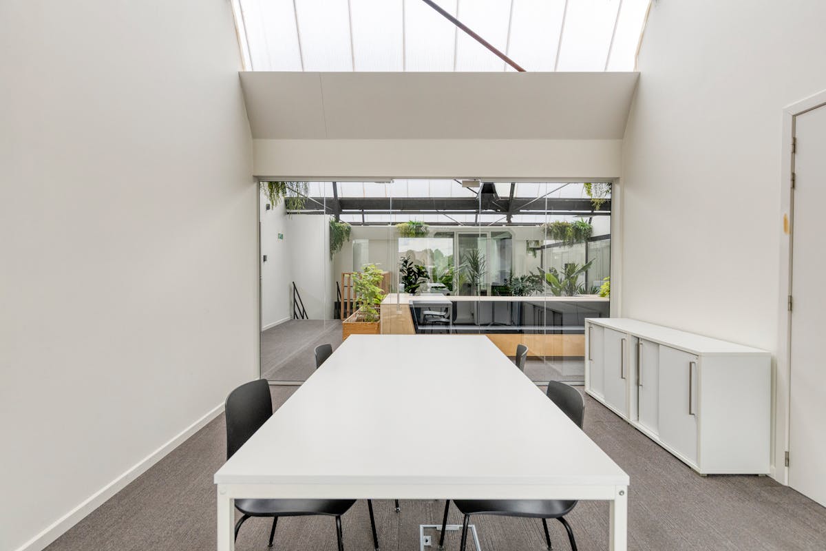 Kantoor van ca. 64m² met diensten in Intraxie te Rumbeke - foto 4
