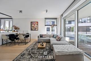 Voor meer info en foto’s, surf naar www.swevers.be – Dit recent appartement op de tweede verdieping van een verzorgde residentie (bouwjaar 2017)...