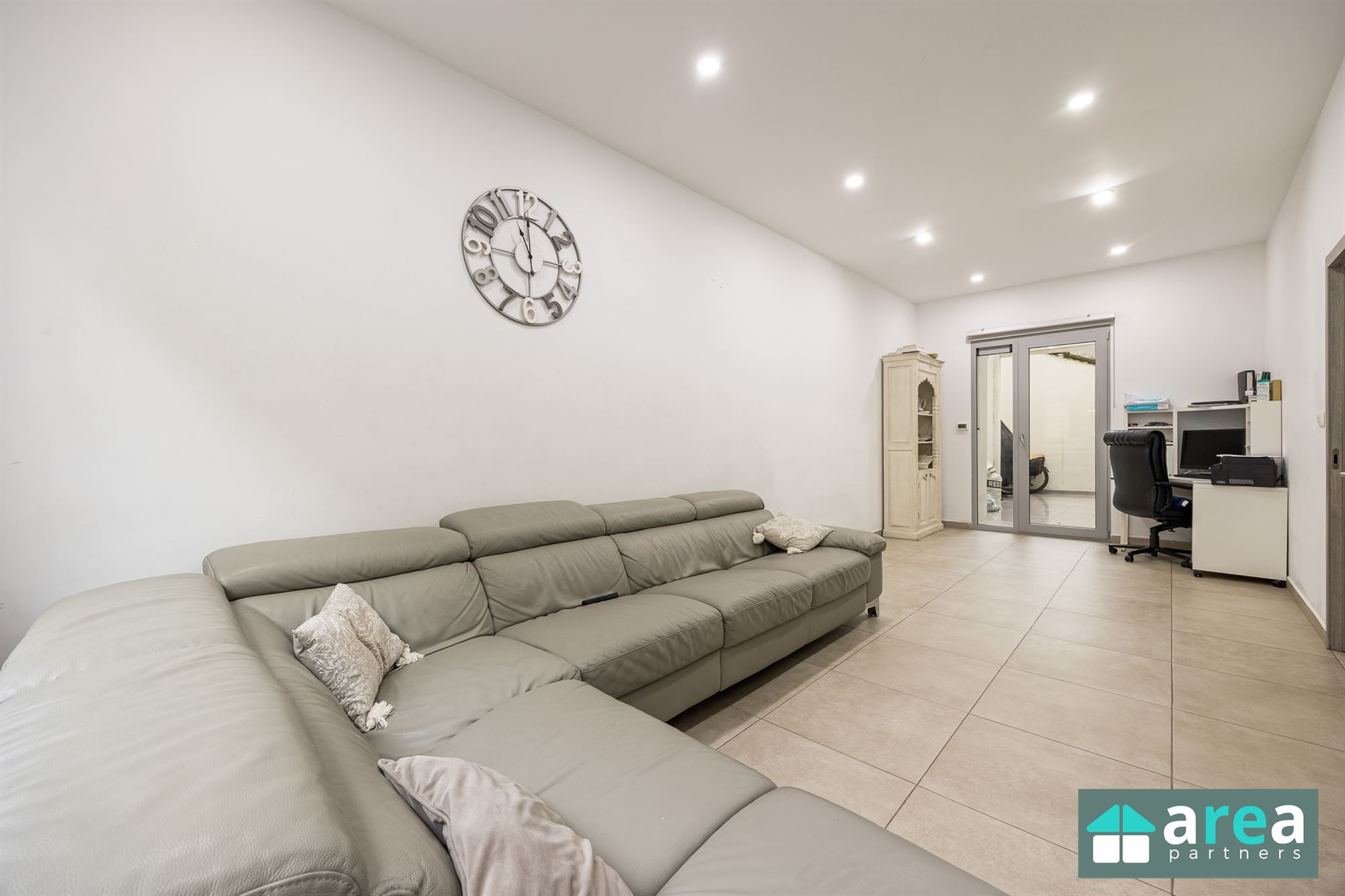 Moderne en Ruime woning met 4 slaapkamers! - foto 3