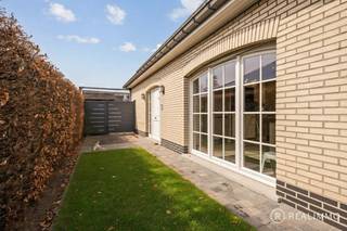 Op zoek naar net dat tikkeltje meer? Dan is deze uitzonderlijke villa van maar liefst 260 m² bewoonbare oppervlakte exact wat je zoekt. Gelegen in...