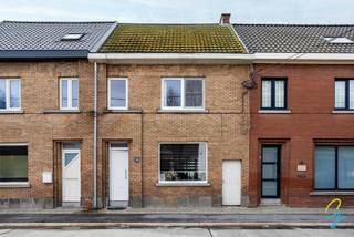 Te koop te Dendermonde: woning met 3 slaapkamers en tuin.Deze woning biedt op het gelijkvloers een inkomhal, woonkamer, ruime keuken, badkamer,...