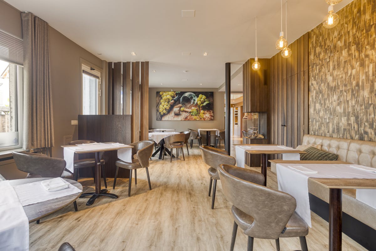 Instapklare horecazaak met woonst in het hartje van Rumbeke - foto 4