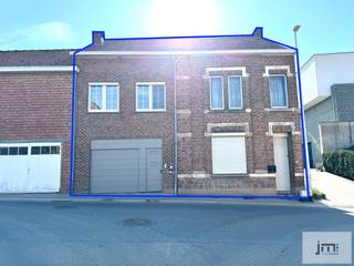 Deze twee aangrenzende woningen, gelegen aan de Benaetsstraat 15A en 16, bieden een unieke kans voor investeerders, grote gezinnen of...
