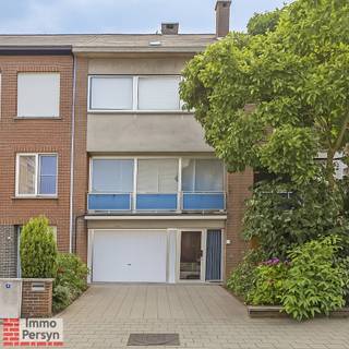 Op zoek naar een (t)huis met potentieel in een rustige buurt? Dan is deze leuke woning misschien wel precies wat u zoekt.De woning is gelegen in een...