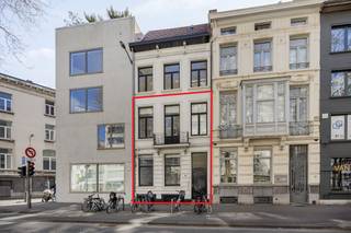 Dit duplex appartement van ca. 121m² te koop in Antwerpen is gelegen aan de Belgiëlei. Het appartement heeft 2 slaapkamers en een terras. Er is...