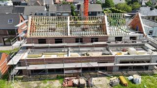 Rond de Mokkerkapel worden drie moderne BEN-woningen gebouwd op een toplocatie, op wandelafstand van scholen, winkels en openbaar vervoer. De woningen worden ontwikkeld met focus op maximaal wooncomfort, energiezuinigheid en een kwalitatieve afwerking.<br /><br />Lot 3 beschikt over een carport, een regenwaterput van 7.500 liter en een praktische zolder met extra mogelijkheden.<br /><br />De woning kan wind- en waterdicht aangekocht worden — ideaal voor wie de afwerking volledig naar eigen smaak wil bepalen.<br /><br />Wenst u meer informatie of een bezoek? Contacteer ons gerust.