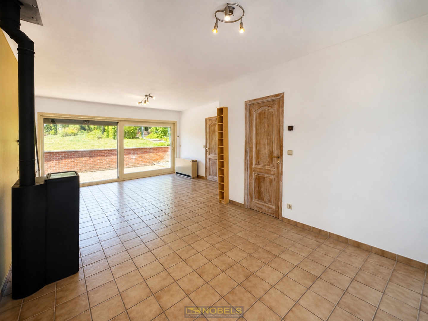 Te koop, solide eigendom met tuin, carport en garage - foto 4