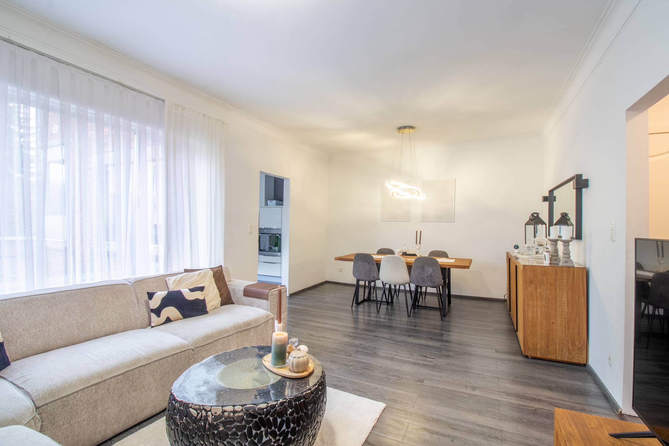 Instapklaar twee-slaapkamer-appartement in rustige woonwijk! - foto 1