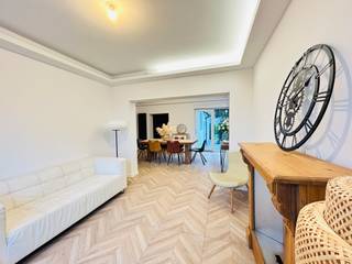 Gezinswoning met tuin in ZonnebekeTe koop: gesloten gezinswoning in de Menenstraat, Zonnebeke, met tuin en garage.Deze woning uit 1959 biedt een...