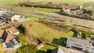 Deze bouwgrond is topgelegen en biedt veel mogelijkheden. Commerciële zichtlocatie, of mogelijkheid tot verkavelen voor 5/6 woningen...