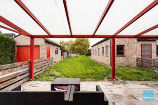 Te koop te Aalst! In een rustige straat te Hofstade (Aalst) vindt u deze instapklare gezinswoning op een perceel van maar liefst 877 m², met zicht...