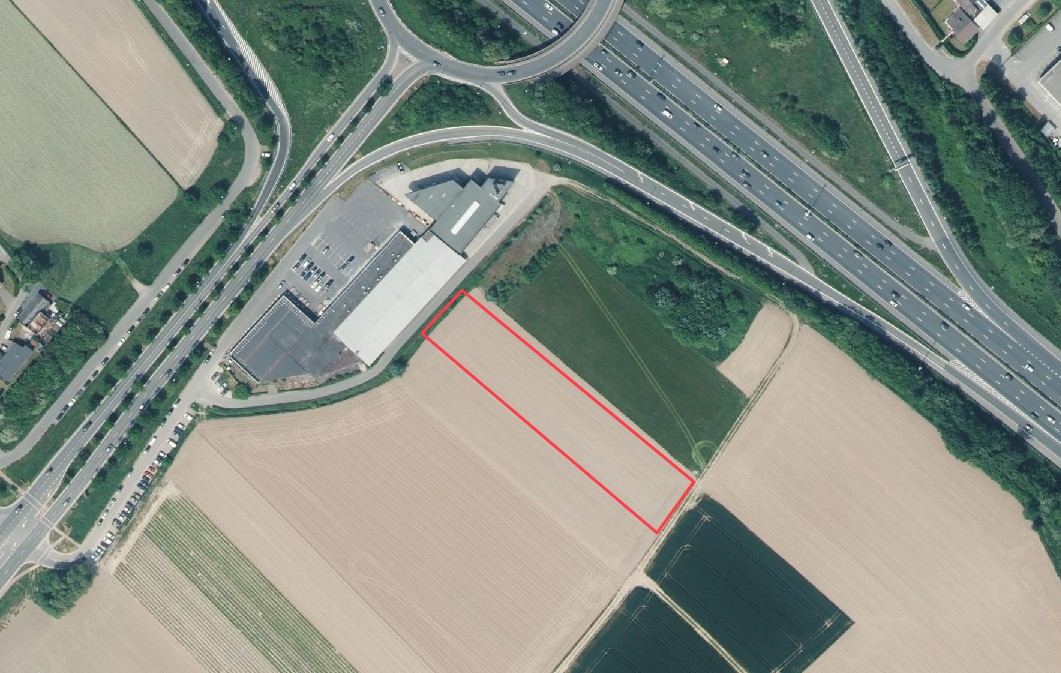 Mooi aan straat gelegen rechthoekig perceel akkerland te koop te Wetteren.Oppervlakte : 48 are 89 caHet perceel is reeds geruime tijd verpacht