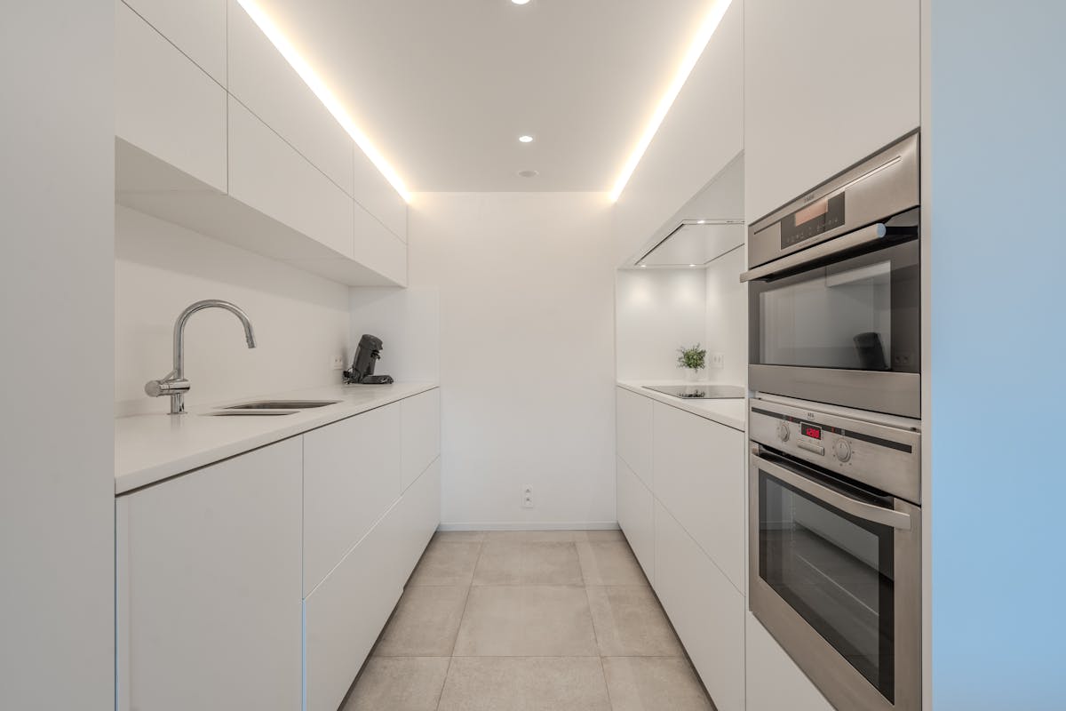 Exceptionally spacious three bedroom apartment - photo 4