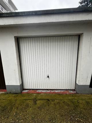 Garage te koop op de Morckhovenlei 39, Borgerhout. Momenteel verhuurd aan 110 euro wat voor een mooie maandelijkse opbrengst zorgt. Contract kan ook opgezegd worden bij overname.