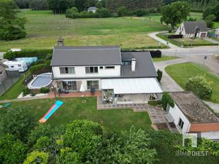 Prachtige gerenoveerde villa met 6 slaapkamers en zwembad Ontdek deze prachtige volledig gerenoveerde villa met tal van luxe en comfort! Deze ruime...