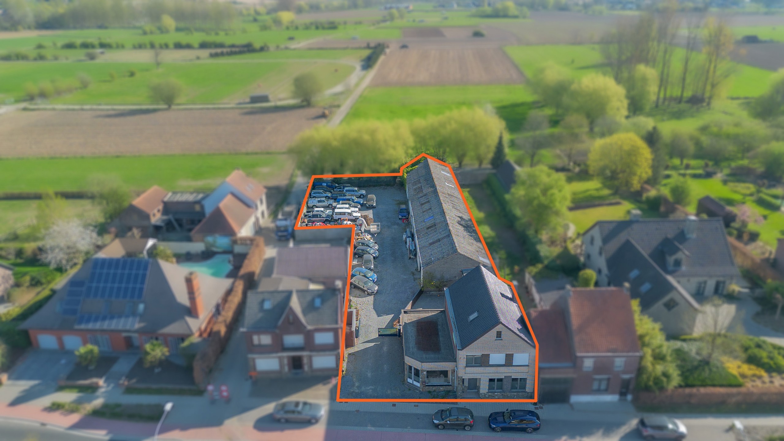 BURST- Vergunde loods (400m²) met woning op centrale locatie - foto 2