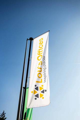 <p><strong>Instapklare kantoren te huur op toplocatie in Merelbeke</strong></p>
<p>Nog 2 van de 7 beschikbaar!<br /><br />Ben je op zoek naar een stijlvolle, professionele kantoorruimte op een strategische locatie? Ontdek onze volledig uitgeruste kantoren en werkplekken voor 1 tot 8 personen in het hart van Merelbeke. Ideaal voor freelancers, kleine teams of groeiende bedrijven die comfort, uitstraling en flexibiliteit belangrijk vinden.<br /><br />Waarom kiezen voor onze kantoren?<br />- Toplocatie in Merelbeke – Vlot bereikbaar, dichtbij opritten en openbaar vervoer<br />- Volledig ingericht – Moderne bureaus, comfortabele stoelen en een professionele uitstraling<br />- Shared services – Gebruik van gemeenschappelijke ruimtes, waaronder:</p>
<ul>
<li>Een volledig uitgeruste keuken</li>
<li>Een high-end boardroom met de nieuwste vergadertechnologie</li>
<li>All-in formule – Geen verrassingen achteraf.</li>
<li>Inclusief:<br />- Schoonmaak eigen kantoor &amp; gemeenschappelijke delen<br />- Energie, water &amp; internet<br />- Dagelijkse koffievoorziening<br /><br />Of je nu alleen werkt of deel uitmaakt van een team: hier vind je de rust, het comfort en de uitstraling om professioneel te groeien.<br />Prijs vanaf 525 EUR/maand, exclusief BTW<br /><br />Interesse in verdere info en/of bezoek? Bel Philip op 0495592077 of via philip@cornelis-goeman.be</li>
</ul>