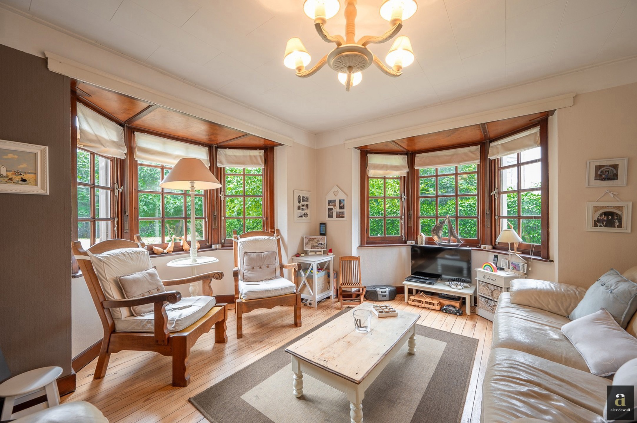 Uiterst charmante villa, rustig gelegen in een verscholen paadje in het Zoute op wandelafstand van de zee. - foto 5