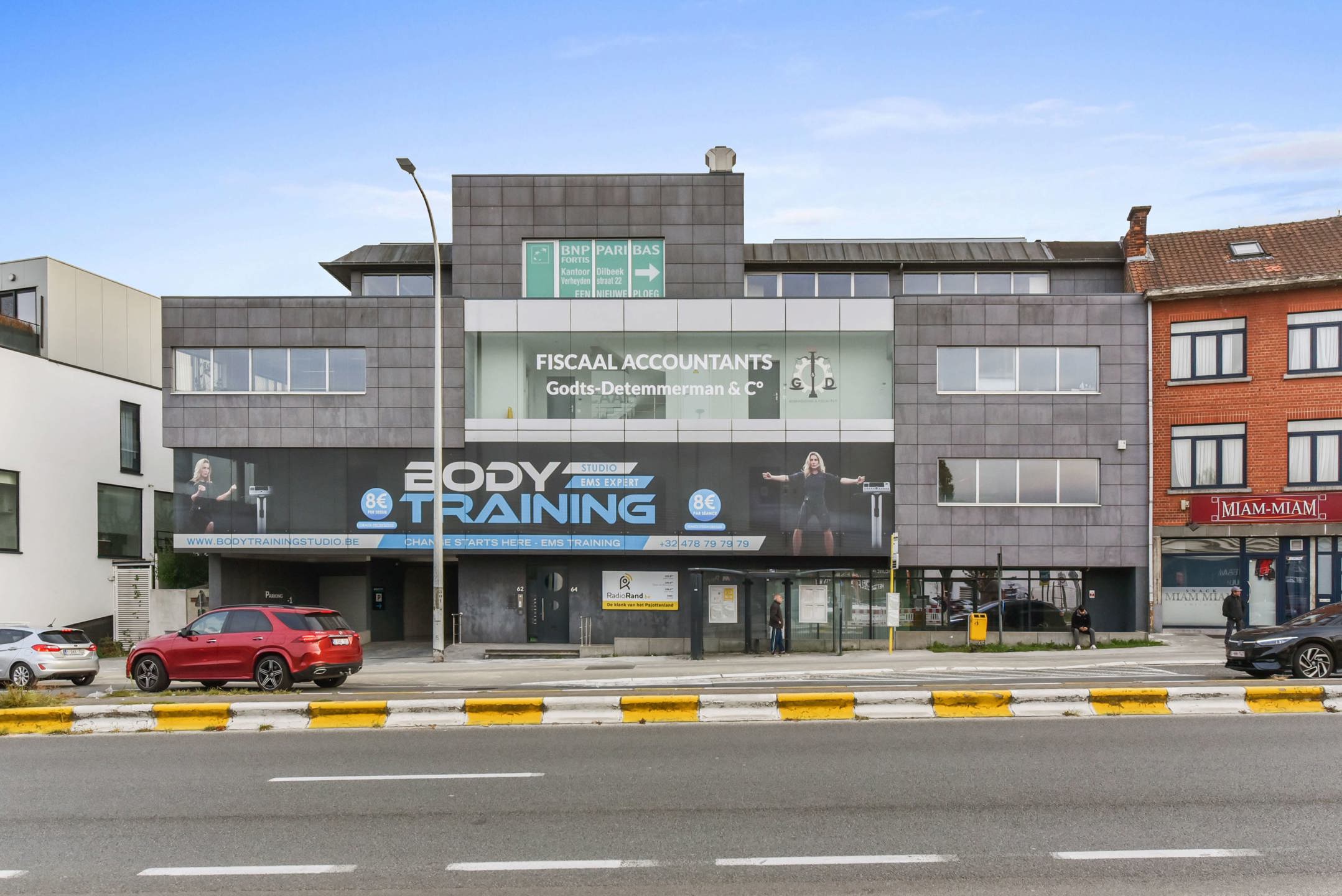 Handelsruimte van 250 m² met uitstekende zichtbaarheid - foto 1
